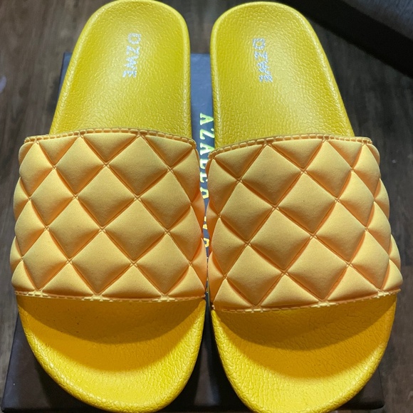 Sandals - Picture 1 of 2